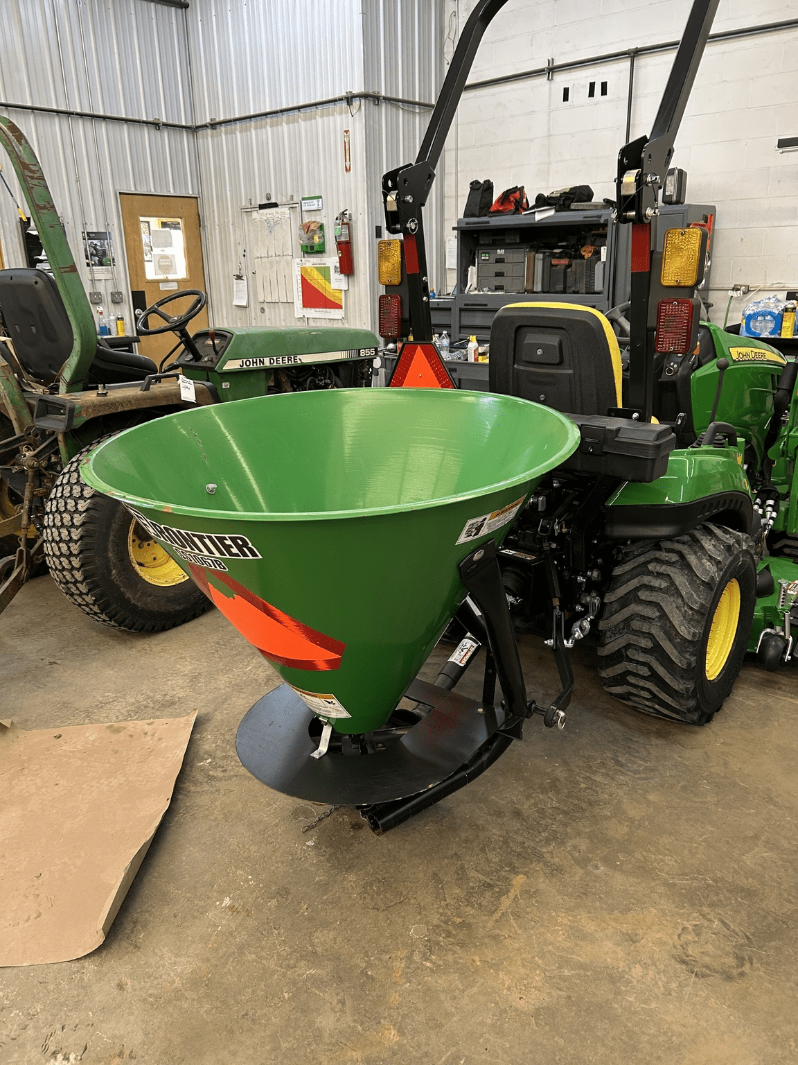 2022 Frontier SS1067B Pull-Type Fertilizer Spreader