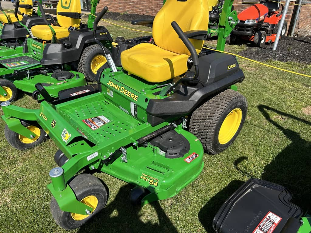 2025 John Deere Z720E Lawn Mower - Image 2
