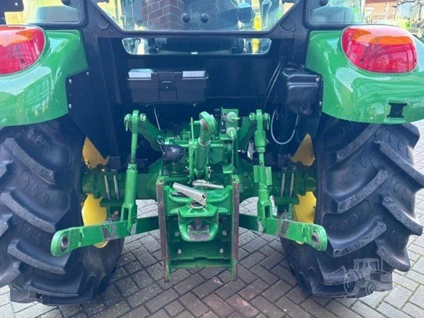 2016 JOHN DEERE 5055E - Image 8