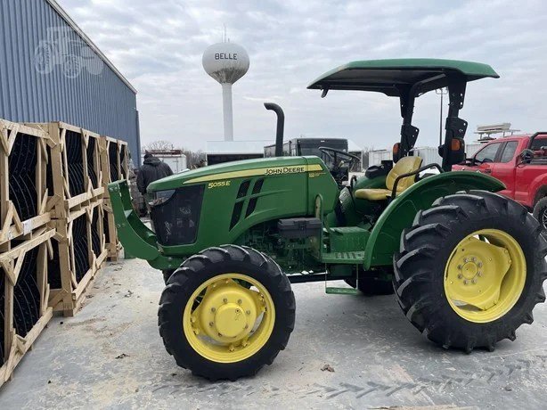 2015 JOHN DEERE 5055E