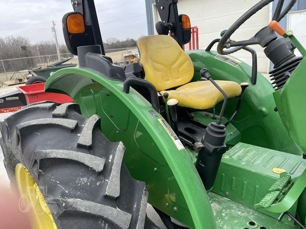 2015 JOHN DEERE 5055E - Image 12