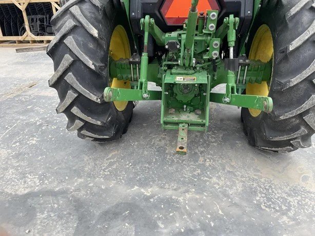 2015 JOHN DEERE 5055E - Image 11
