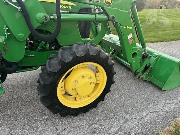 2015 JOHN DEERE 5055E - Image 4