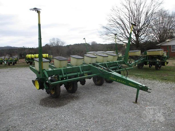JOHN DEERE 7000