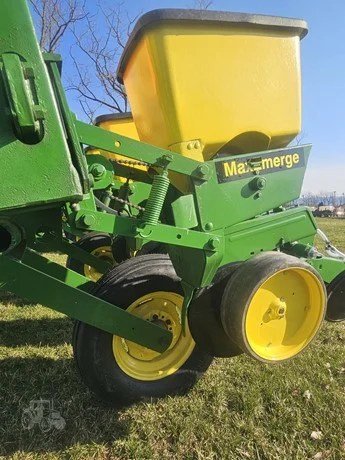 JOHN DEERE 7000